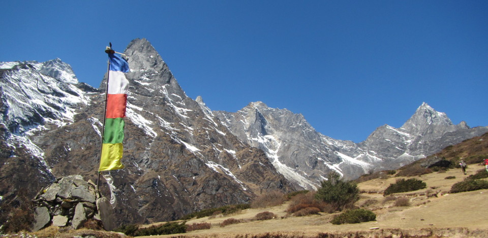 trekking everest